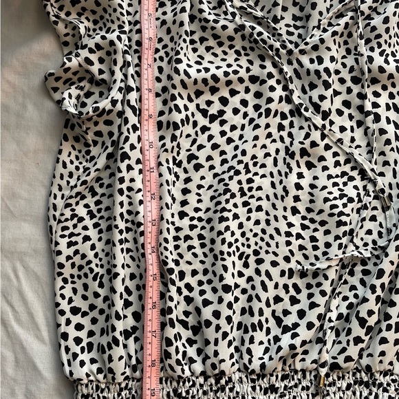 Rose and Olive flutter sleeve, animal printed top. In good condition SZ Large - Picture 10 of 13